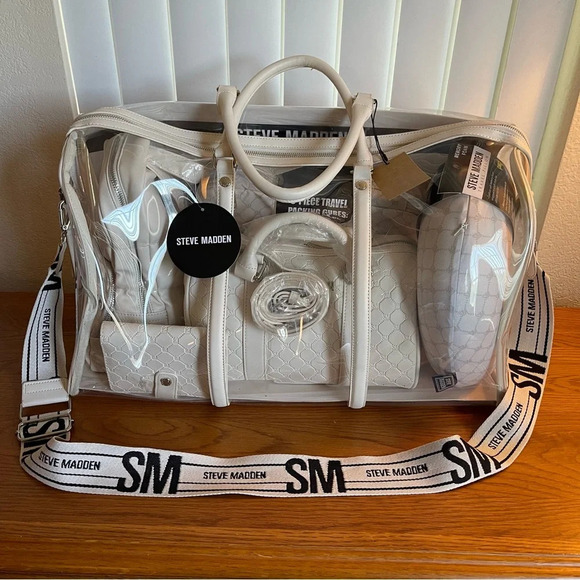 Steve Madden Handbags - Steve Madden 6 Piece Travel Gift Set Vanilla
